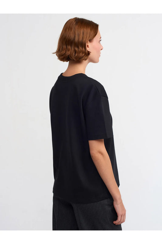 Dilvin Women's Black Decorative Stitched Crew Neck T-Shirt