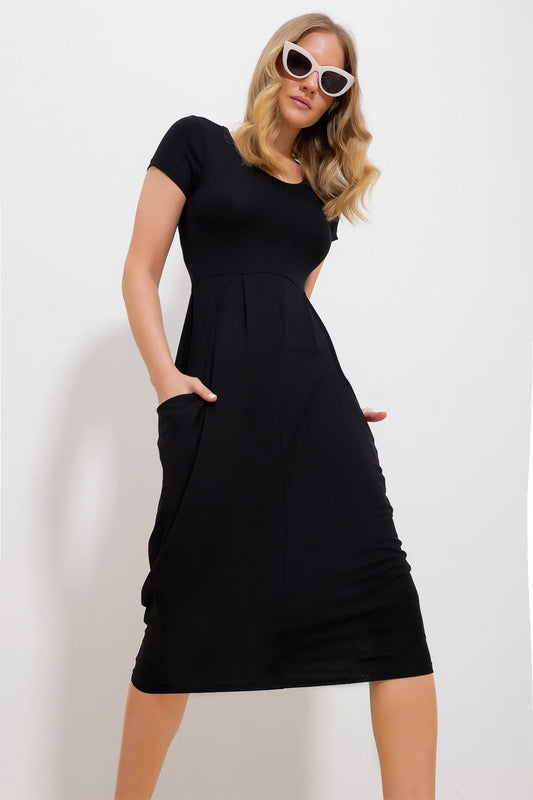 Trend Alacatı Style Women's Black Crew Neck Double Pocket Dress