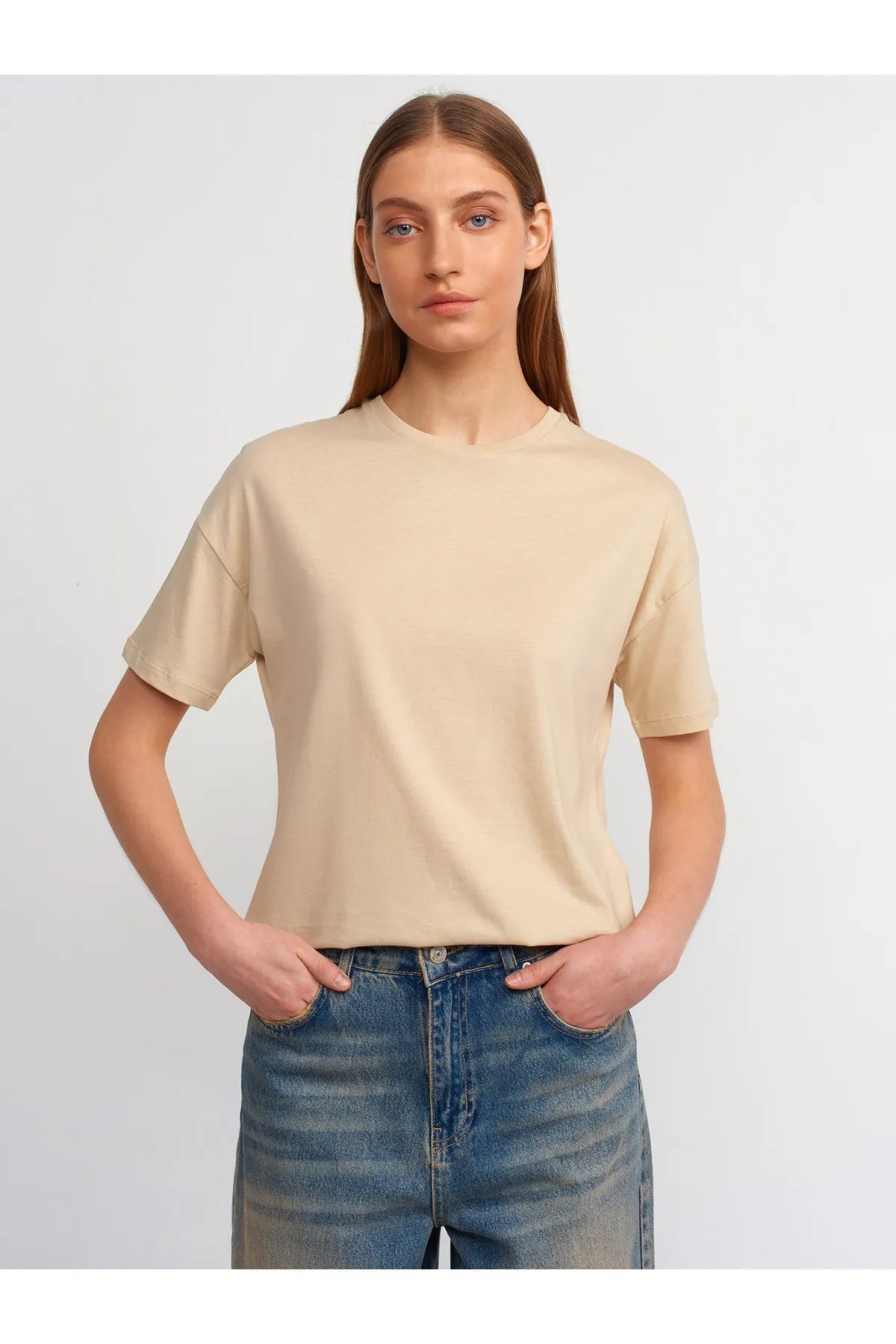 Dilvin Women's Beige Basic T-Shirt