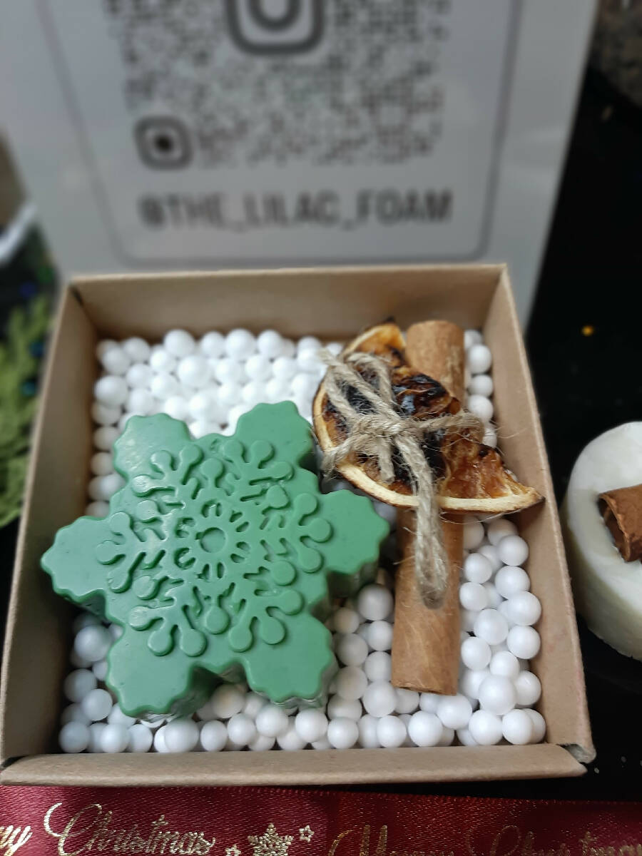 TheLilacFoam's Handmade Christmas Gift Box