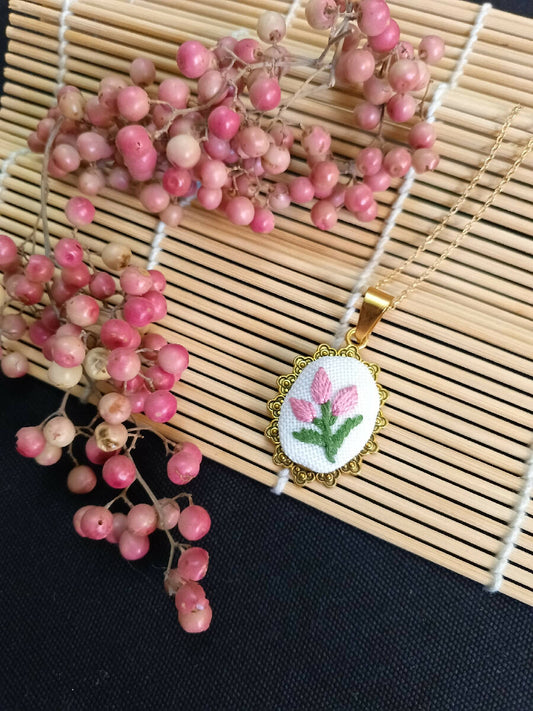 Khayet w Tara Handmade Embroidery Floral Necklace