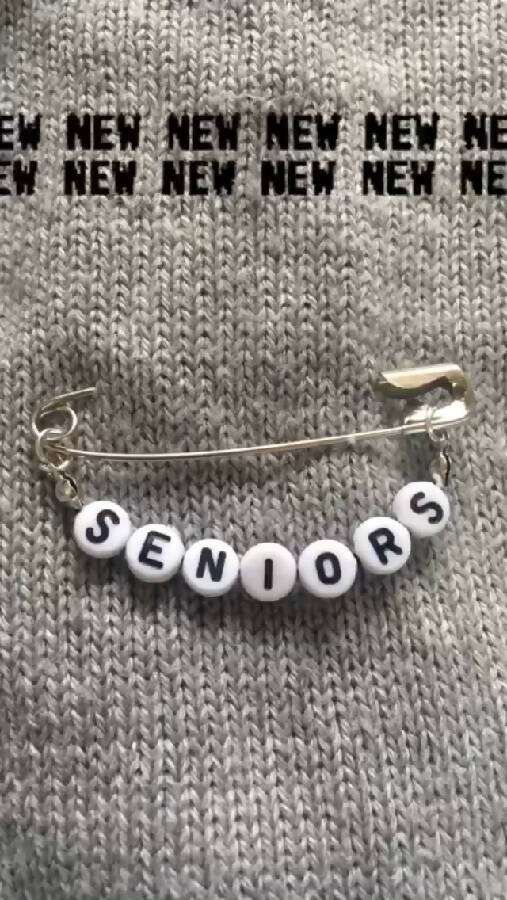 Belle Beads Unisex Seniors Pin
