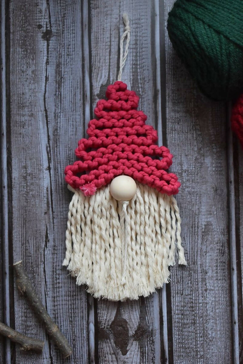 REYA's Macrame Santa (4 pieces)